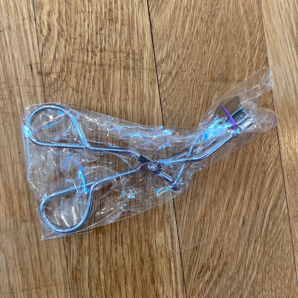 Brand new Clinique eye lash curler